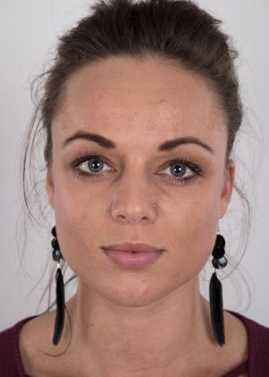 Телка-культурист Тереза раздевается, чтобы сфотографировать свое мускулистое тело