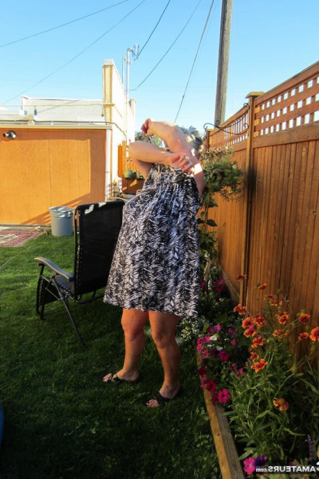 Раздевающая бабуля картинка 15