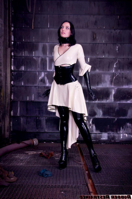 Латексный бондаж картинка 12